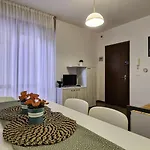 Enjoy Your Only 100mt From The Sea - Beahost Apartment *