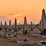 Enjoy Your Only 100mt From The Sea - Beahost *